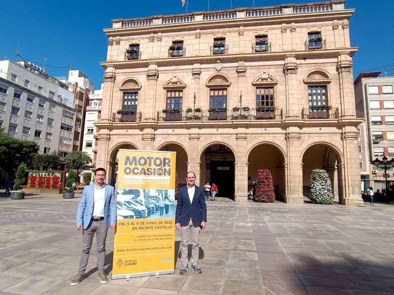 El concejal de Comercio del Ayuntamiento de Castelln, Alberto Vidal, se ha reunido esta maana con el director de Motorocasin Castelln, Fernando Lobon. EPDA