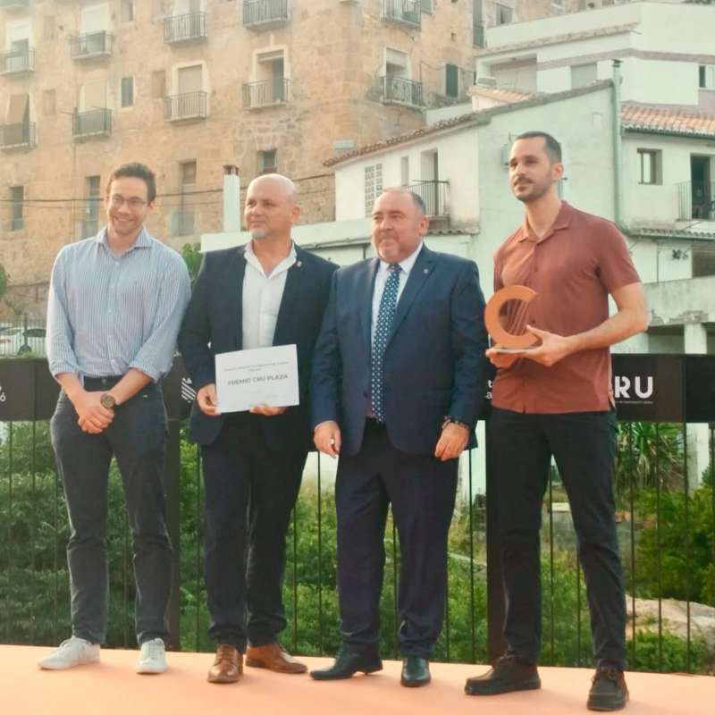 El alcalde de Geldo recibiendo el premio. EPDA
