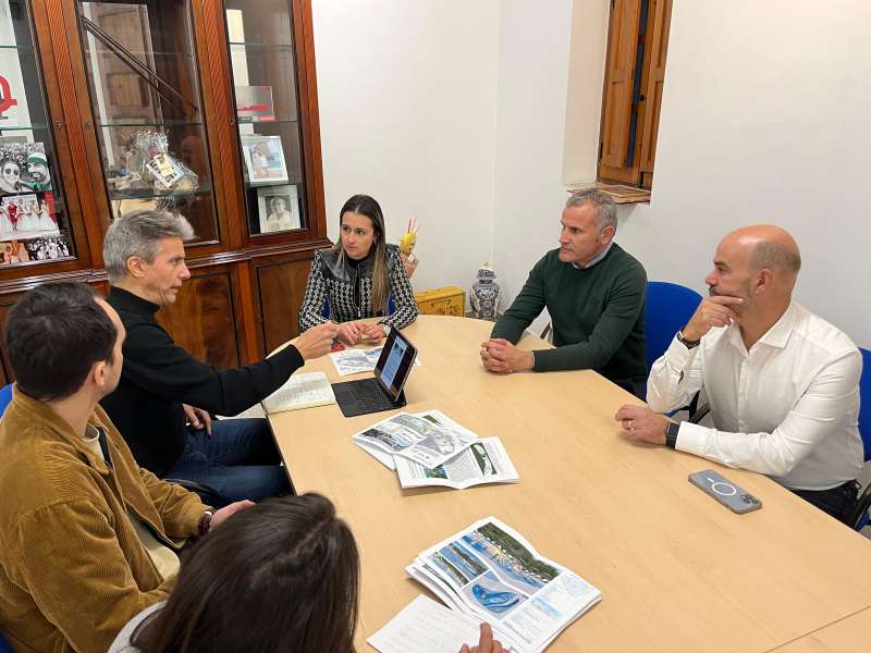 Un instante durante la reunin con los arquitectos. EPDA