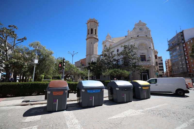 Instalaci�n de contenedores en Burriana.  EPDA 