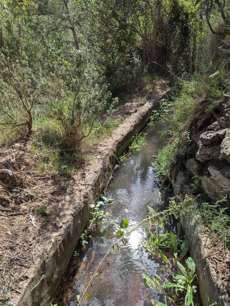 Acequia en el termino de Montanejos. EPDA