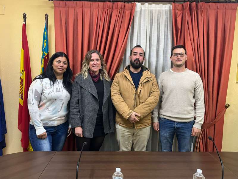 Antonio Lara a la derecha de la imagen junto al alcalde. EPDA