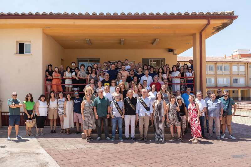 Foto de familia del claustro del IES Cueva Santa. EPDA
