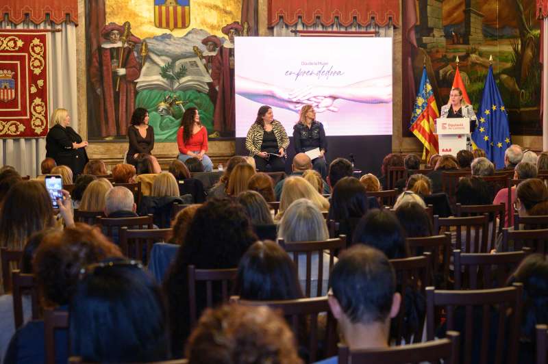 Jornada amb motiu del Dia de la Dona Emprenedora al Palau Provincial de Castelló. /EPDA