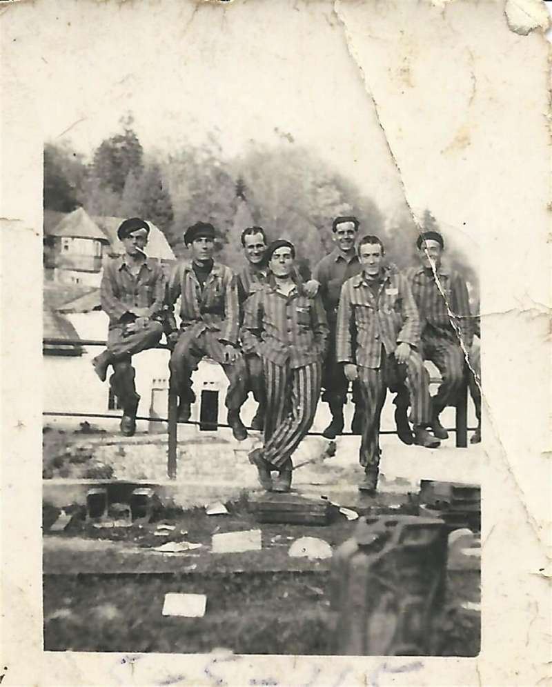 Entre los que aparecen en la foto, facilitada a EFE, se encuentra JosÃ© SÃ¡ez Melchor, vecino de Almenara, en el campo de Mauthausen, poco antes de ser liberado.
