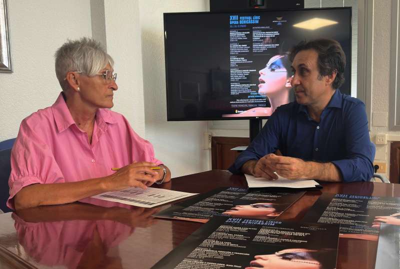 Presentacin del Festival Lrico pera Benicssim a cargo de Rosa Mara Gil, concejala de Cultura del Ayuntamiento de Benicssim; y Roberto Turlo, director artstico. EPDA