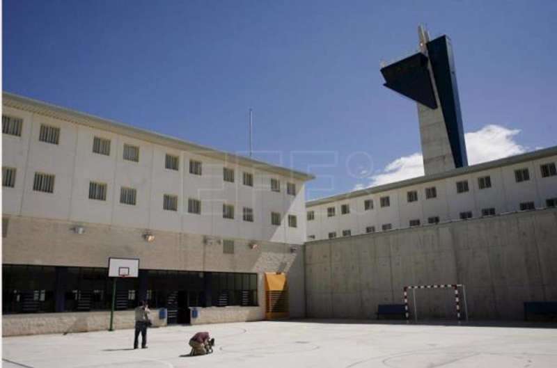 Vista del patio interior del centro penitenciario Castellón 2, en Albocàsser (Castellón). EFE/Archivo
