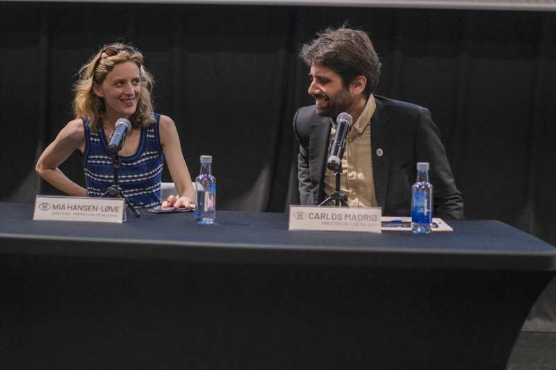La directora y guionista Mia Hansen-LÃ¸ve y el director de Cinema Jove, Carlos Madrid. Foto Cinema Jove. /EFE