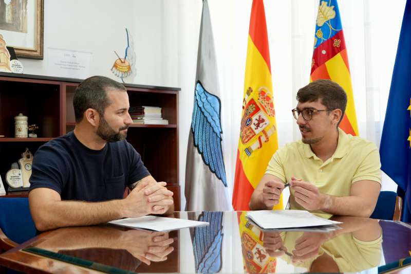 Lalcalde de lAlcora, Samuel Falomir, i el regidor de Promoci Econmica i president del Pacte, Pablo Delgado. EPDA