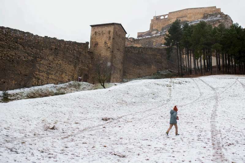 Imagen de archivo de una nevada en Morella. EFE