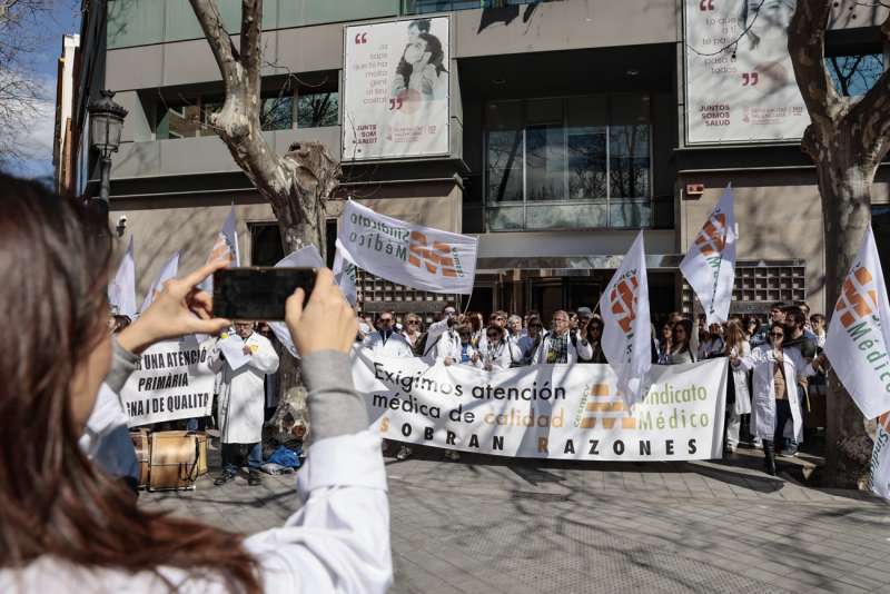El Sindicato de MÃ©dicos de la Comunitat Valenciana (CESM CV), el pasado 6 de marzo en el primero de los tres dÃ­as de huelga convocÃ³. EFE/Ana Escobar
