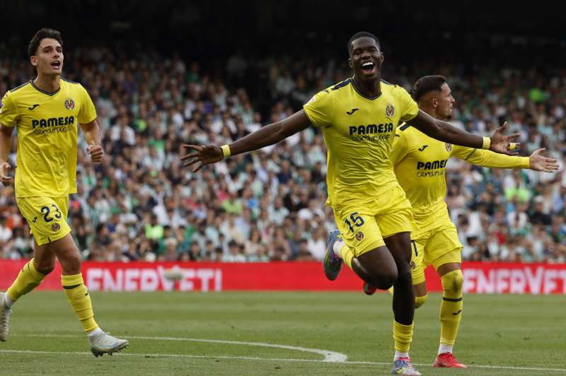 El delantero francs del Villarreal Thierno Barry celebra tras anotar un gol. EFEArchivo