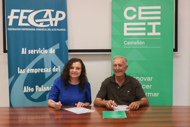 Firma del acuerdo entre FECAP y el CEEI. EPDA