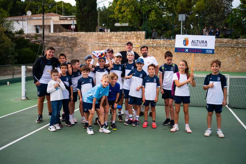 El club recibiendo el premio de campeones. EPDA