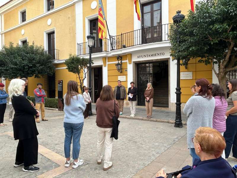 Momento del minuto de silencio en Segorbe. EPDA