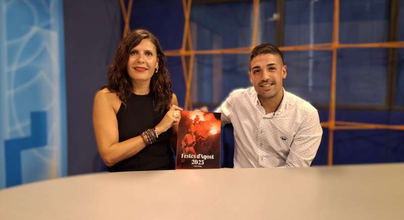 Lalcaldessa, M ngeles Pallars, i el regidor, Borja Pla, presenten el programa de festes. EPDA