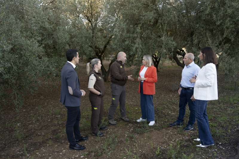 La presidenta de la Diputaci, Marta Barrachina, en una visita de treball. EPDA