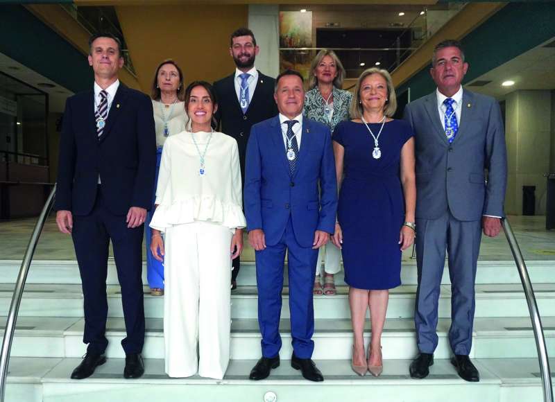 Foto de familia del nuevo equipo de gobierno. EPDA