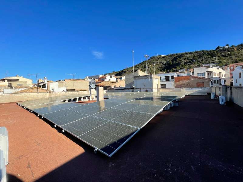 Placas solares instaladas en Castellnovo. EPDA