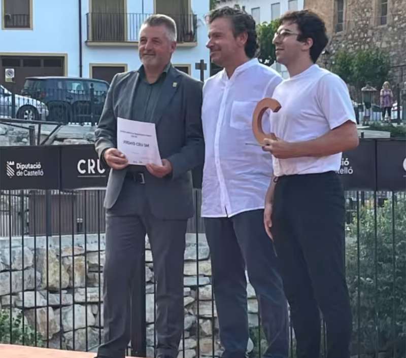 La delegacin de Cirat recibiendo el premio. EPDA