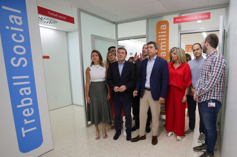 Mazn visita el Centro salud Sequiol de Castell, junto con la alcaldesa, Begoa Carrasco y la presidenta de la Diputacin, Marta Barrachina. EPDA