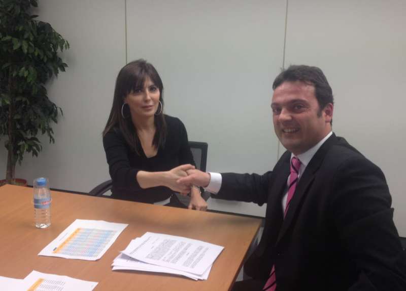 Abril de 2013 imatges de la signatura del contracte de lloguer amb opciÃ³ a compra. /EPDA 