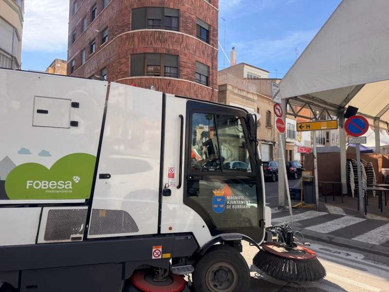 Servicios de limpieza para las Fallas de Burriana.  EPDA 