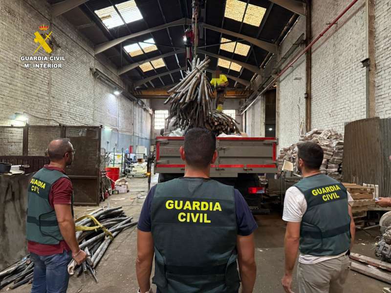 Momento de la operacin, en una imagen de la Guardia Civil.
