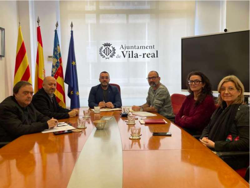 Reuni�n del Ayuntamiento de Vila-real y las asociaciones Ucovi y Ashiovi.  EPDA