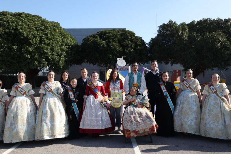 Visita de las Reinas Falleras a los monumentos escolares de Burriana.  EPDA 