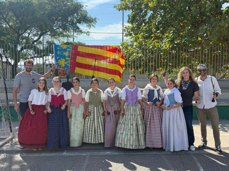 Los trajes tpicos valencianos estuvieron presentes. EPDA