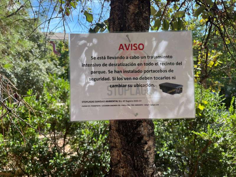 Avisos de existencia de cebos en los parques.  EPDA 