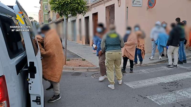 Momento de la operaci�n, en una imagen de la Guardia Civil.
