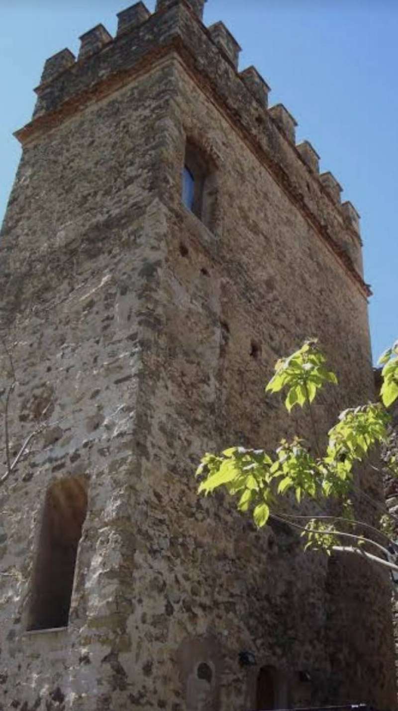 La torre cuadrada de Argelita. EPDA