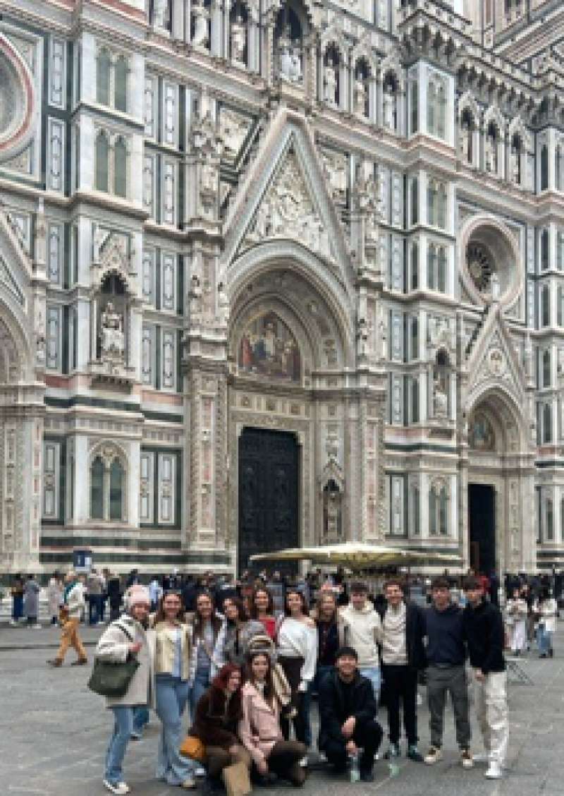 El alumnado de 2� de Bachillerato del IES J�rica Viver en su viaje a Florencia y Pisa.  EPDA