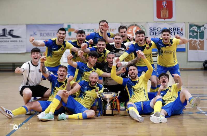 El conjunto segorbino celebra el ttulo de liga la temporada pasada. EPDA