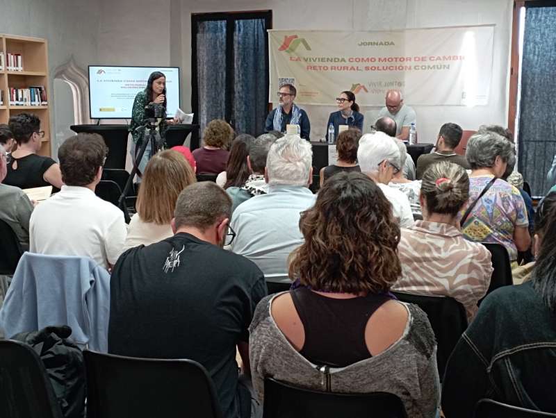 Jornada de vivienda en Geldo. EPDA Jornada de vivienda en Geldo. EPDA