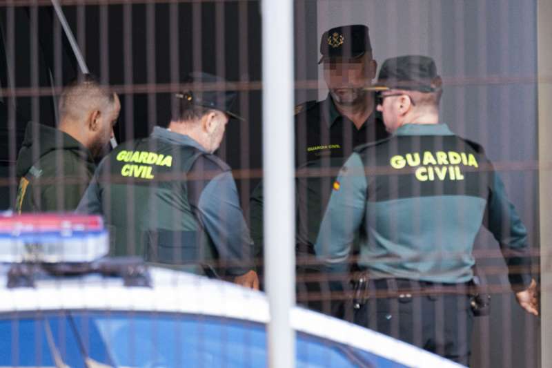 El hombre detenido por supuestamente asesinar a su exmujer de 48 a�os y a su hija de 12 en Xilxes pasa a disposici�n judicial este viernes. EFE Andreu Esteban