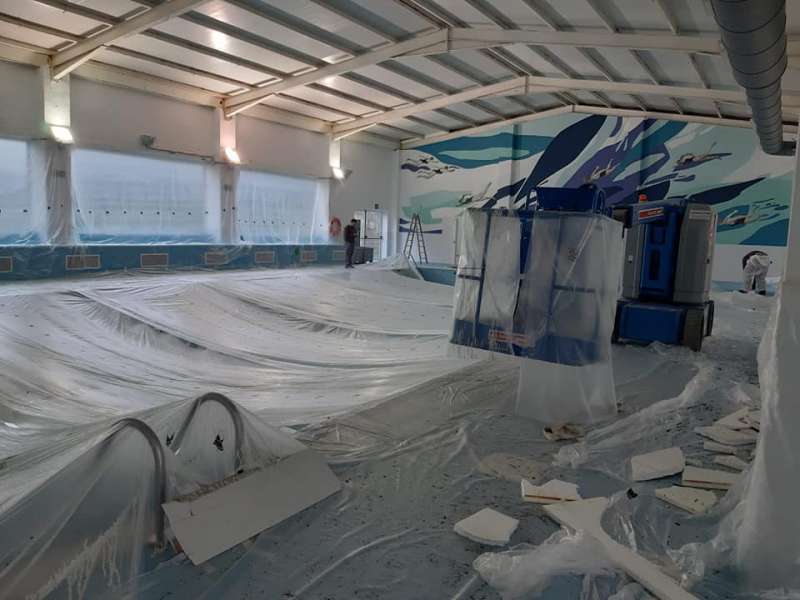 Interior de la piscina en obras
