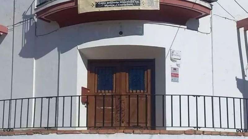 Fachada del colegio de Teresa. Ayuntamiento de Teresa
