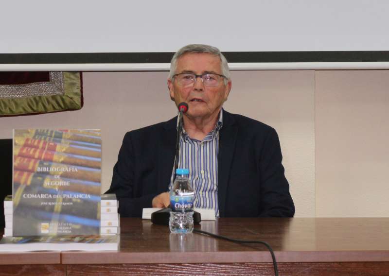 José Rebollo en la presentación de su libro