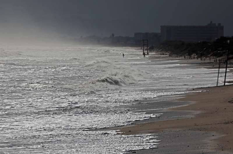 En la imagen, la playa de El Saler (Valencia), en un dÃ­a con viento. EFE/ Juan Carlos CÃ¡rdenas/Archivo
