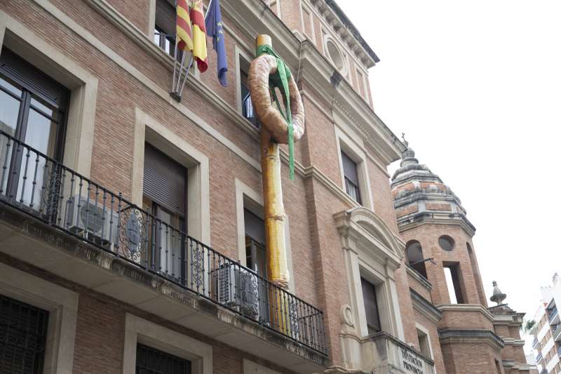 Rotllo i Canya en fachada Palacio Provincial.  EPDA