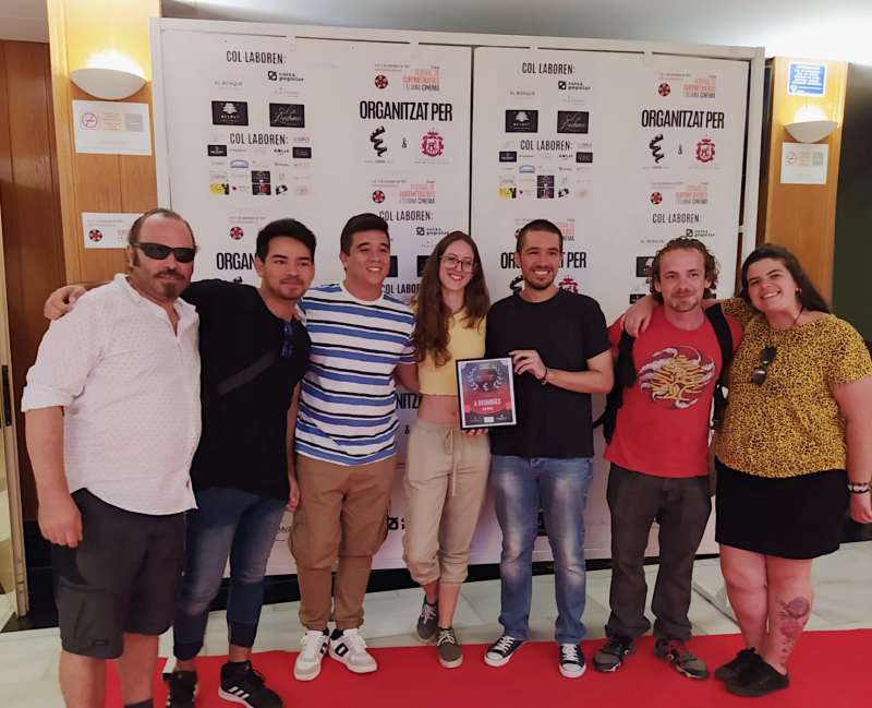 Equipo de Rodamons Films junto al galardÃ³n a Millor Curt en valenciÃ  Archivo/ EPDA