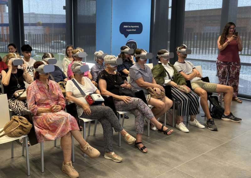 ?Alumnos de La Escuela para Adultos realizan una visita formativa a las instalaciones de la empresa proveedora para concienciarse sobre uso racional y sostenible del agua potable. EPDA