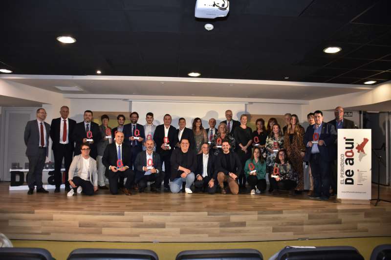 Foto de familia de la primera edición de los premios de El Periódico de Aquí en la provincia de Castellón. /PLÁCIDO GONZÁLEZ