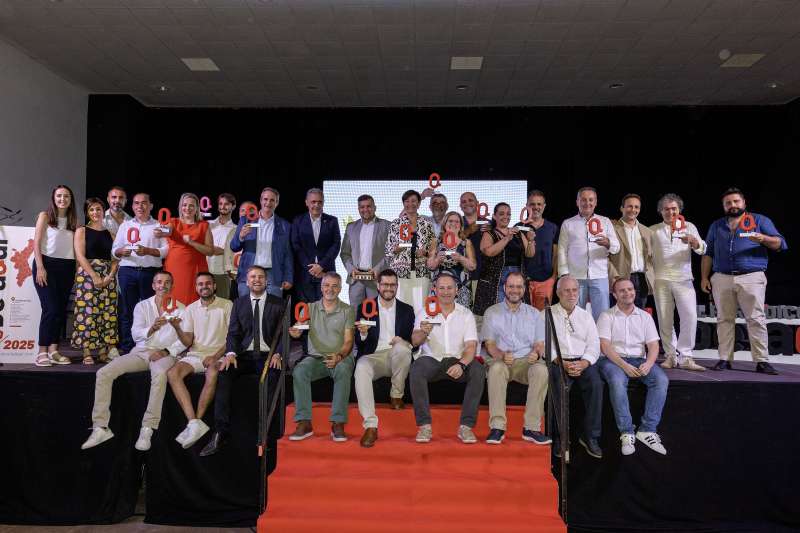 Foto de familia tras la VI edicin de los premios Palancia - Mijares de El Peridico de Aqu. EPDA