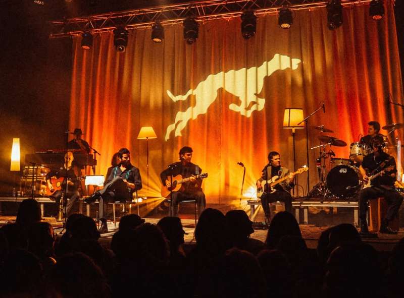 Actuaci�n de Taburete. RRSS TABURETE