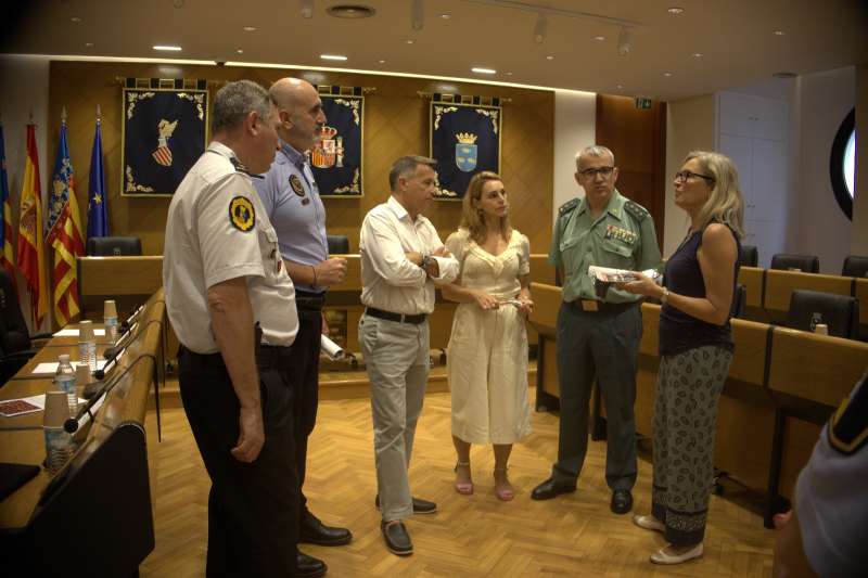 Lespai, impulsat per la regidoria de Serveis Socials, oferir informaci, assessorament i elements de seguretat com les polseres sentinella i les tapes per als gots per a garantir unes festes saludables i segures.EPDA