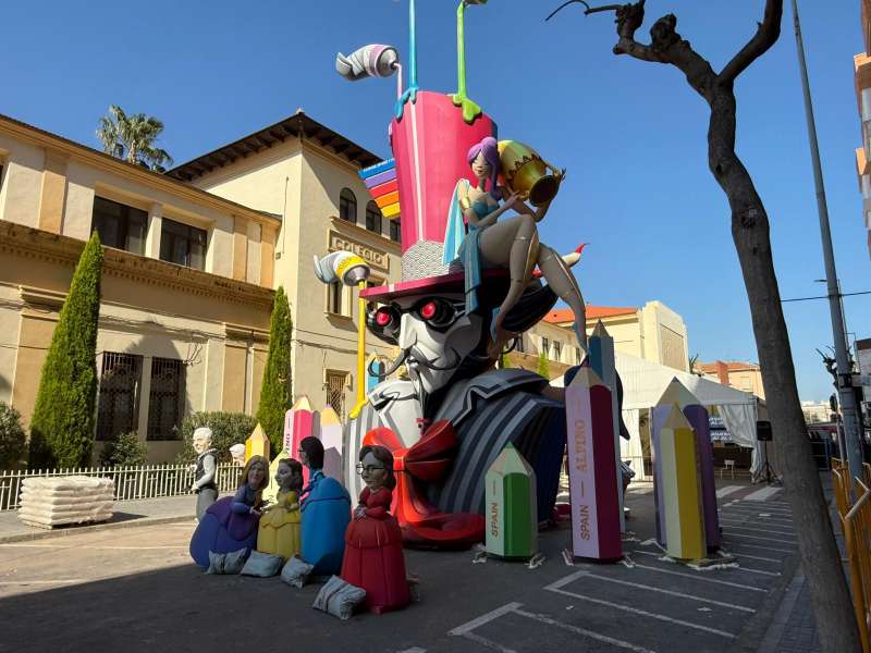 Montajes de los monumentos falleros de Burriana.  EPDA